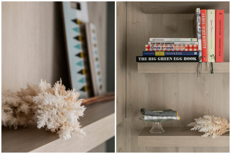Woudstee Cornelia woonkamer met open keuken en kookboeken
