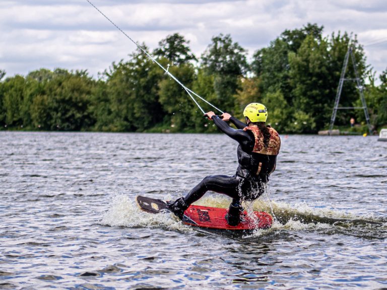 Wakeboarden waterskiën bij Burnside tijdens je verblijf op de Veluwe bij WoudStee