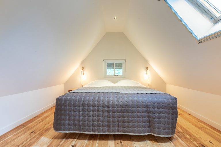 Antonia slaapkamer met luxe tweepersoons bed bij Woudstee
