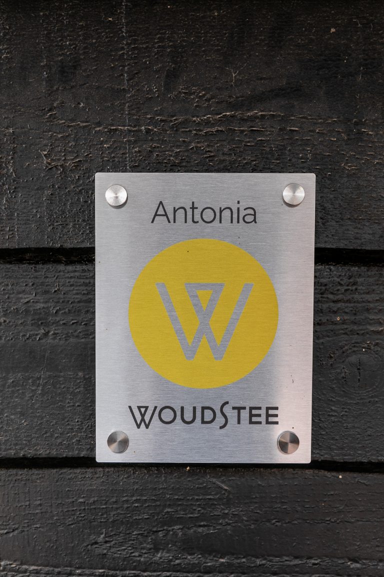 Bordje Antonia bij Woudstee