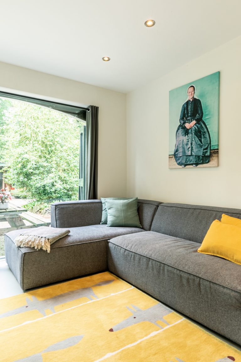 Zithoek met schilderij Antonia bij Woudstee