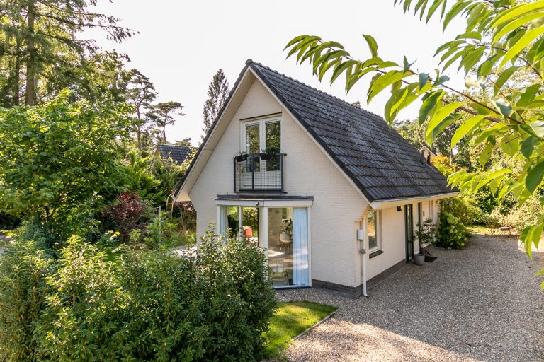 Voortuin van vrijstaand vakantiehuis Veluwe in Epe