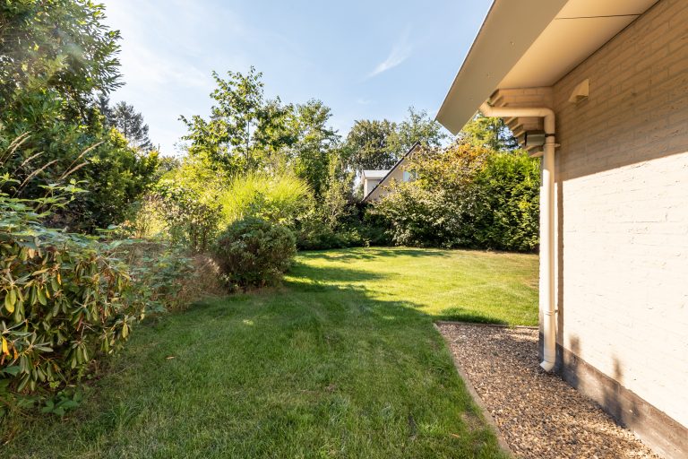 Grote zijtuin van vakantiehuis Veluwe