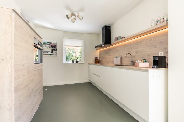 De luxe en ruime keuken van vakantiehuis Hendrika van WoudStee