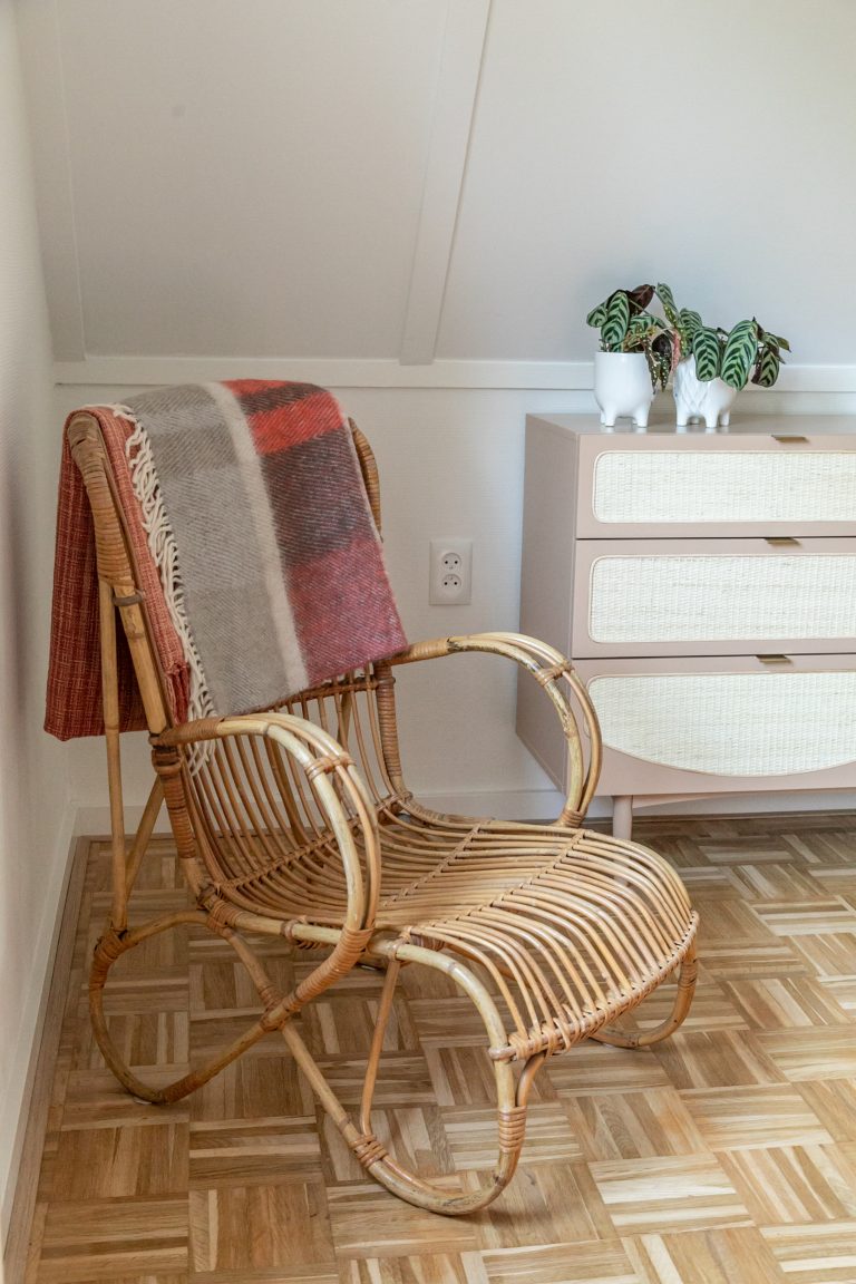 Martha Rohe design meubels bij WoudStee Hendrika vakantiehuis