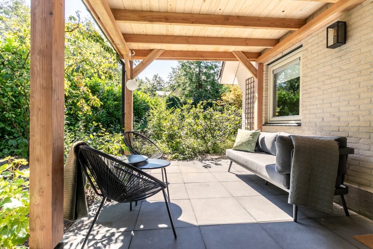 WoudStee Hendrika vakantiehuis met veranda en Big Green Egg