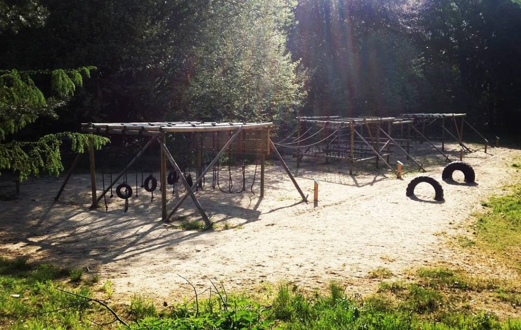 Bezoek het survivalparcours in Hoenderloo tijdens je vakantie op de Veluwe bij WoudStee